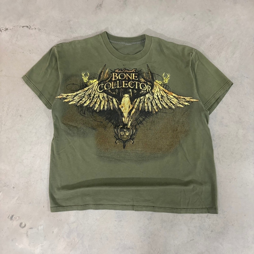 2000s y2k bone collector grunge tee

size L - 22.5x27